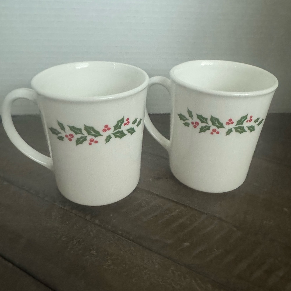 Set Of 2 Corelle Corning Ware Christmas Winter Mugs